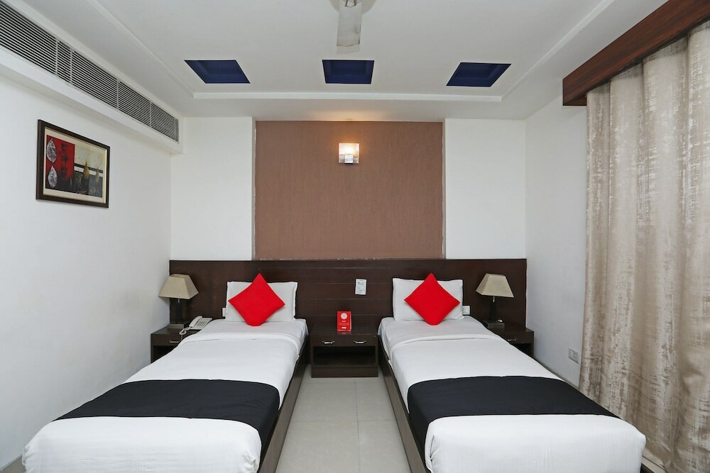 Фото Capital O 445 Impress Hotel