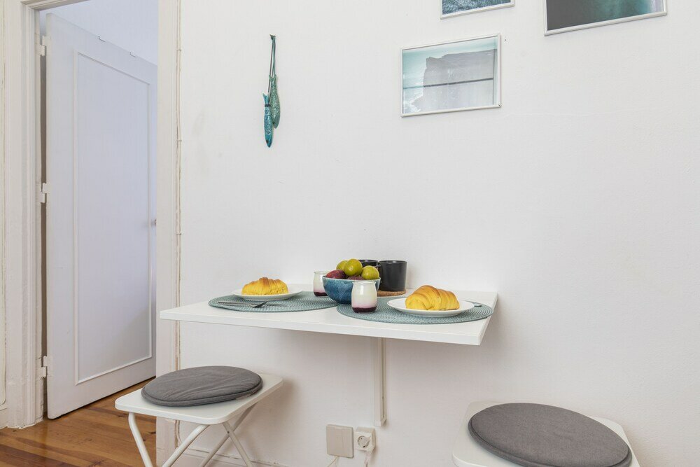 Фото Sunny & Quiet Lisbon Apartment