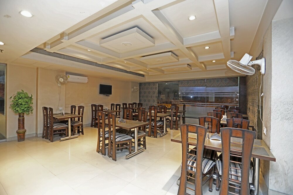 Фото Capital O 445 Impress Hotel