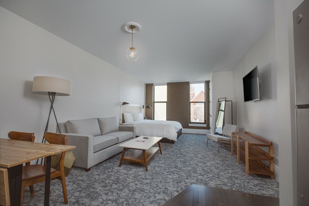 Фото Hancock House