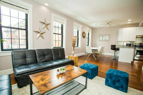 Гостиница Boston Back Bay Brand New Condo Sleeps 8 в Бостоне