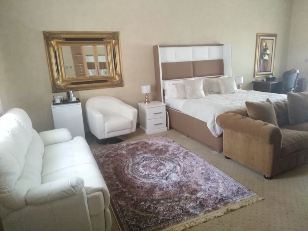 Фото Equestrian Royal Boutique Hotel & SPA