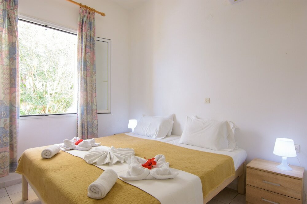 Фото Hiona Apartments