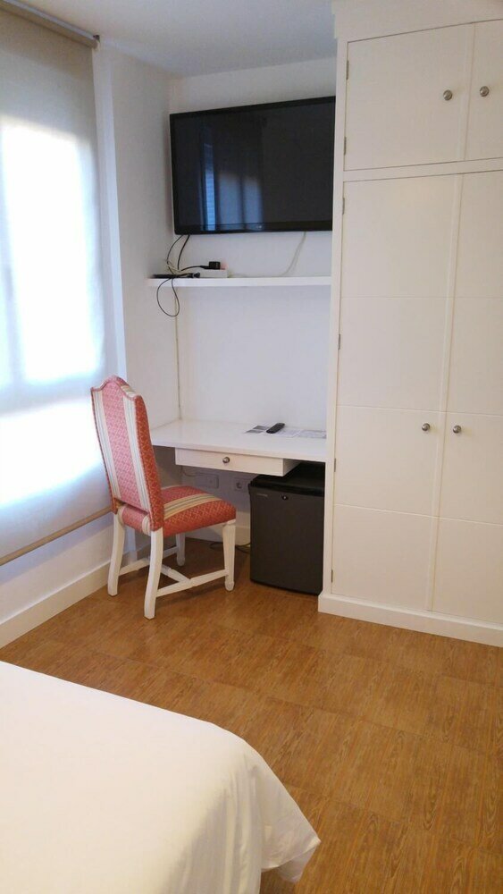 Фото Hostal Misericordia