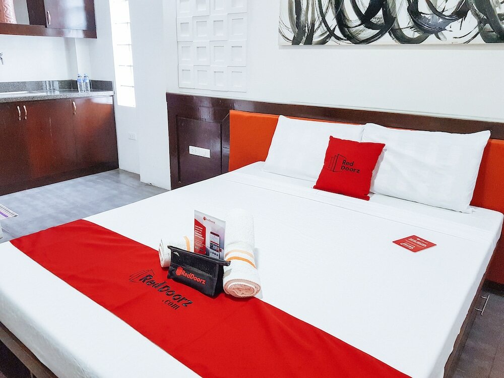 Фото RedDoorz @ Caimito Drive Dampas