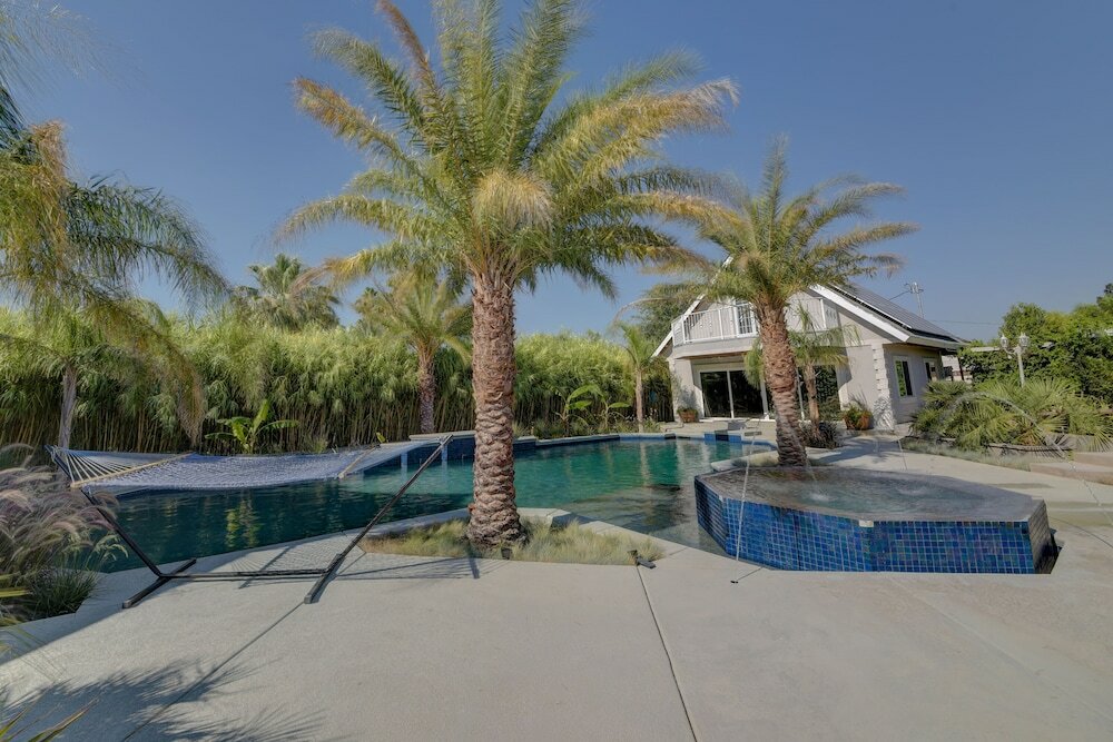 Фото Sanctuary Pond and Pool