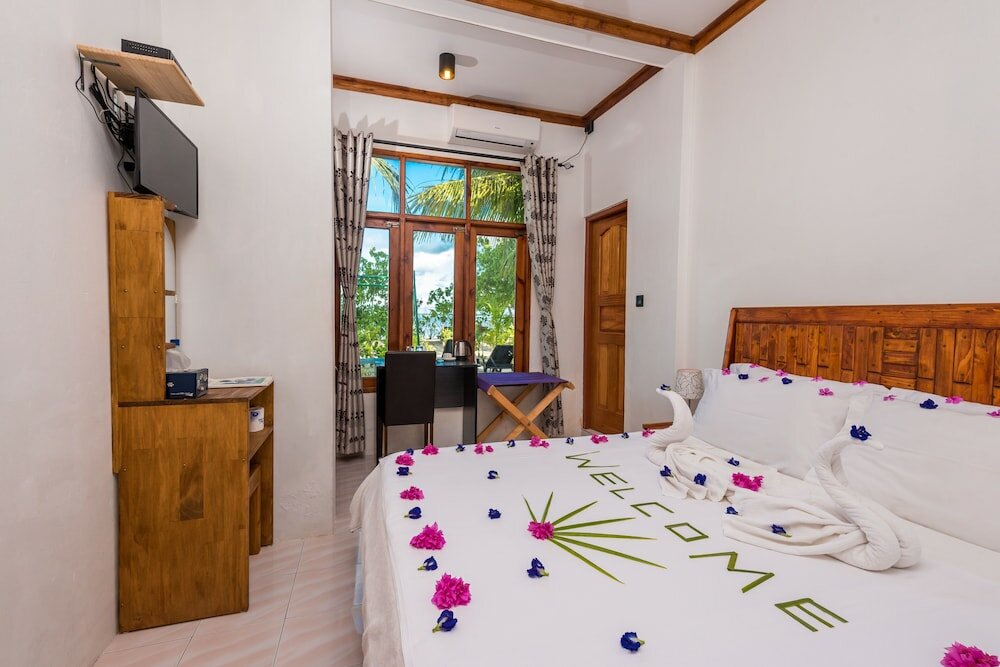 Фото Ithaa Beach Maldives