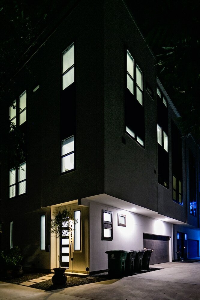 Фото Montrose Guesthouse Suites