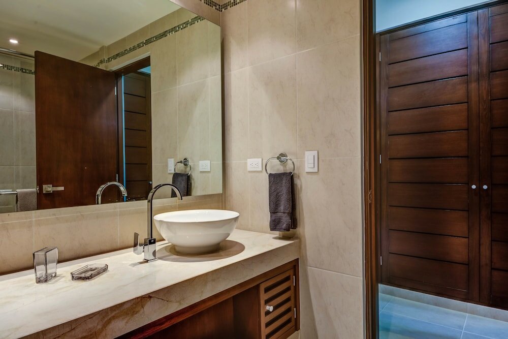 Фото Blue Beach 2 Brm apt sleeps 5