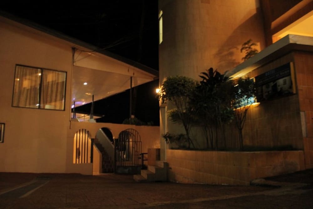 Фото Sierra Lighthouse Hotel