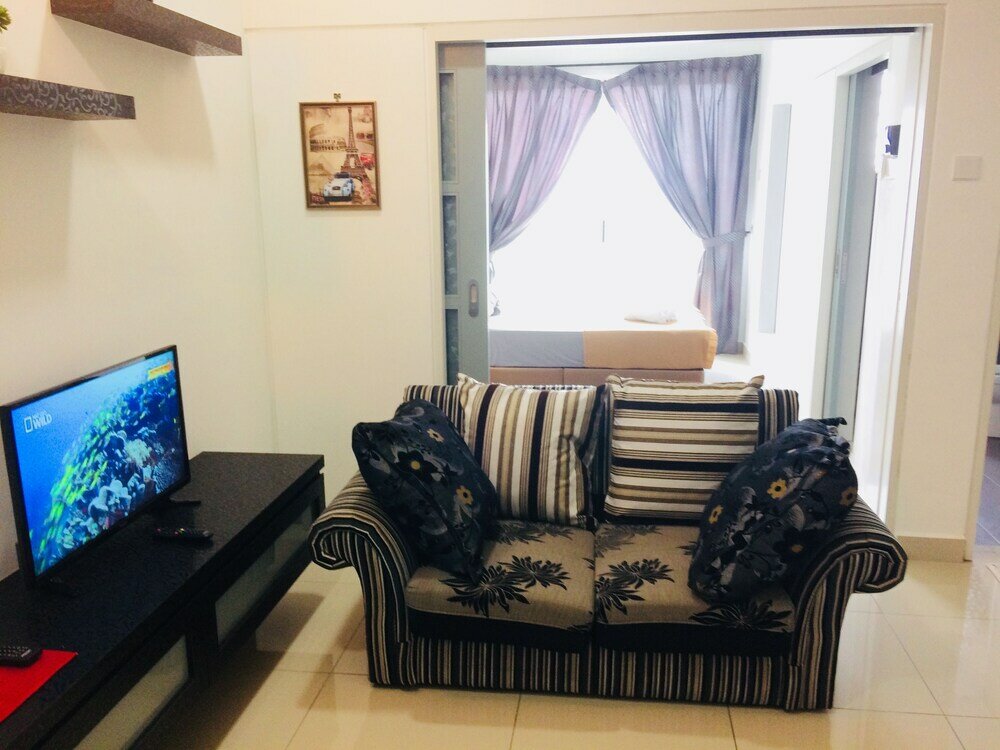 Фото City Living with Panoramic Sea Views at Danga Bay