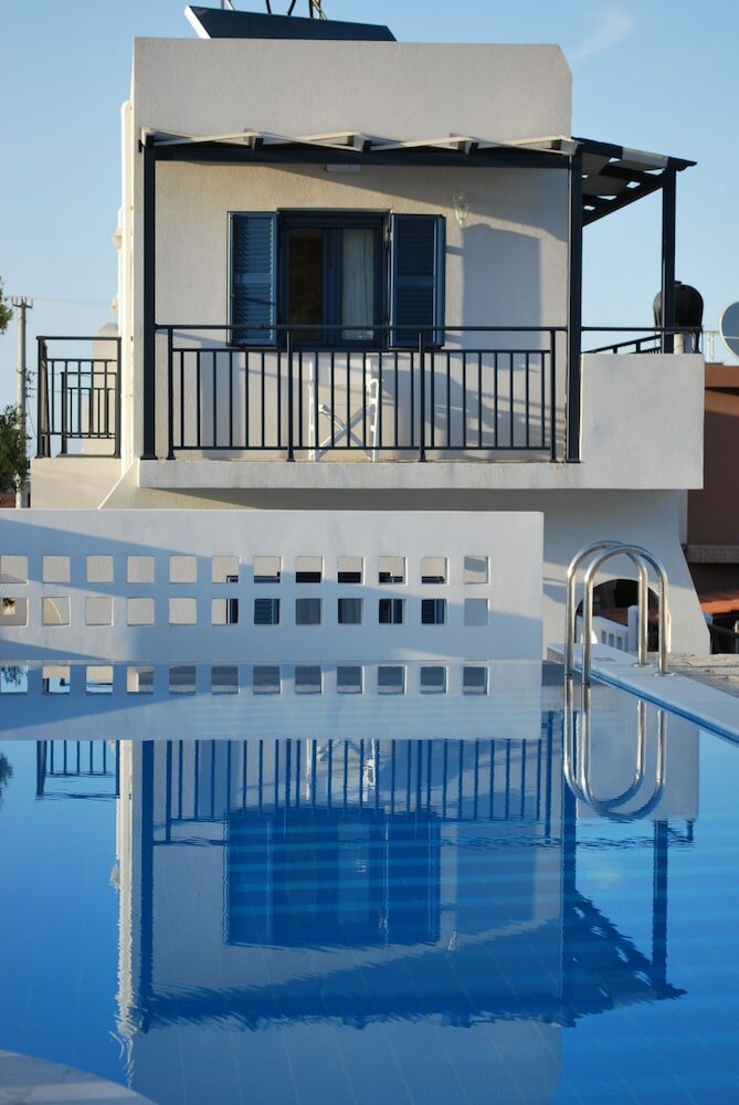 Фото Okirroi Villas