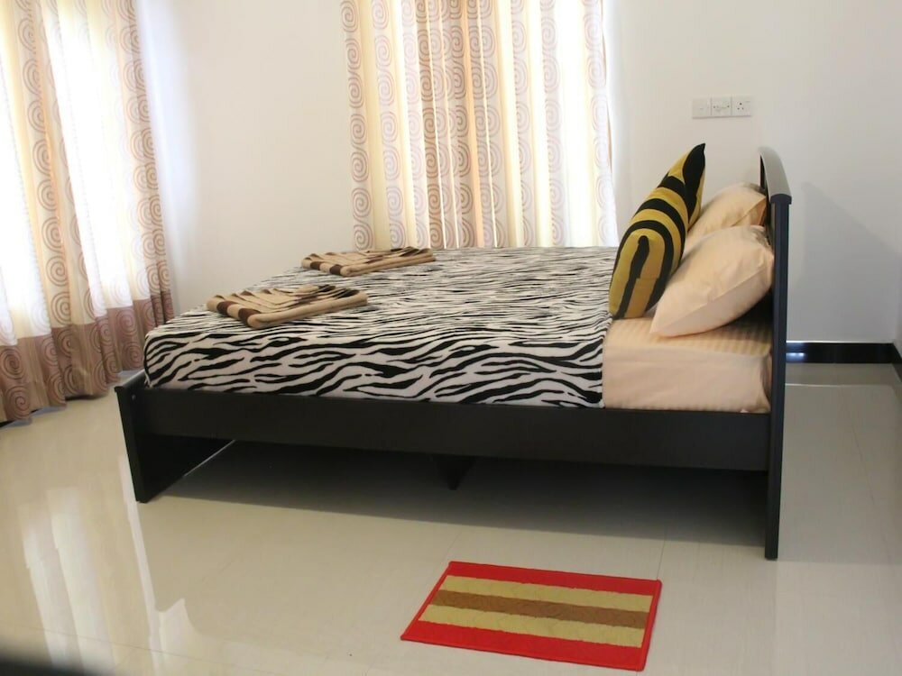 Фото Lizzie Villa Guest House