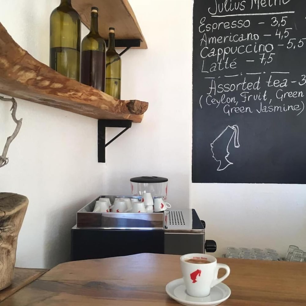 Фото Simple Pleasures Hotel