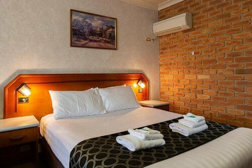 Гостиница The Crossing Motel