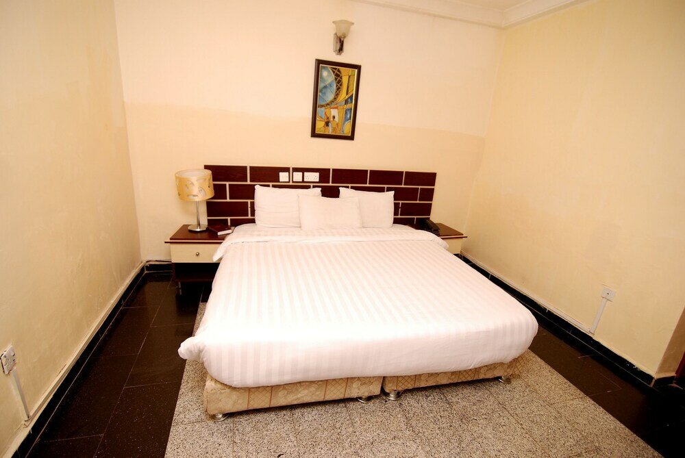 Фото Lapour Hotels Ltd