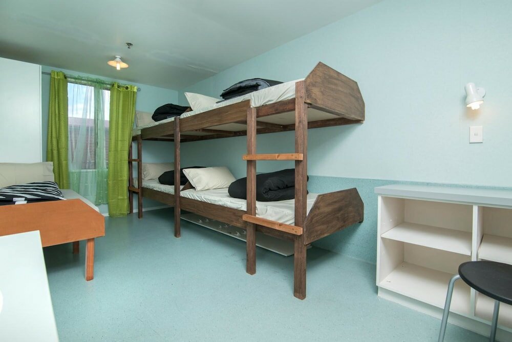 Фото Piwaka Lodge and Backpackers