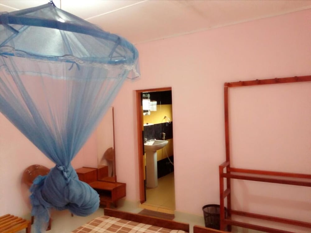 Фото Lizzie Villa Guest House