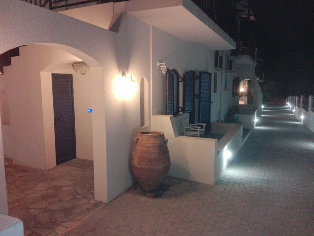 Фото Okirroi Villas