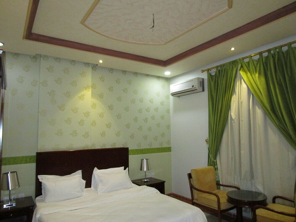 Фото Lamasat Al Hamra Furnished Apartments