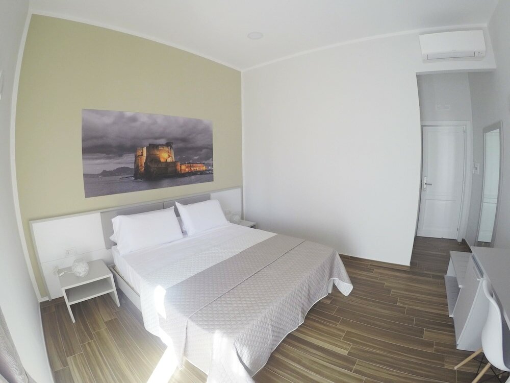 Фото Rooms Stazione Centrale