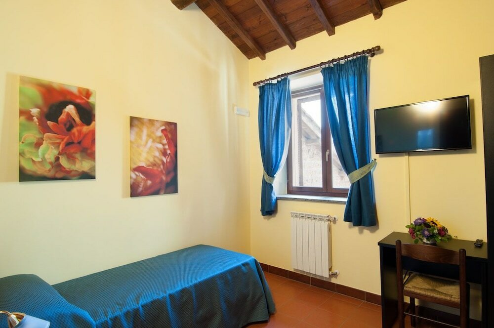 Фото Hotel Capranica