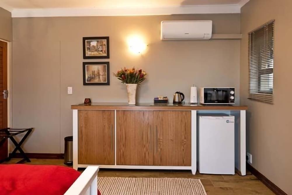 Фото Lavenders At Constantia Guest