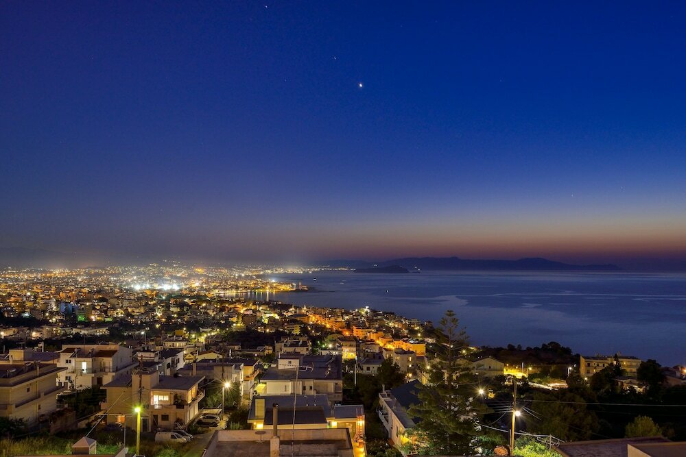 Фото Loucerna Suites Chania