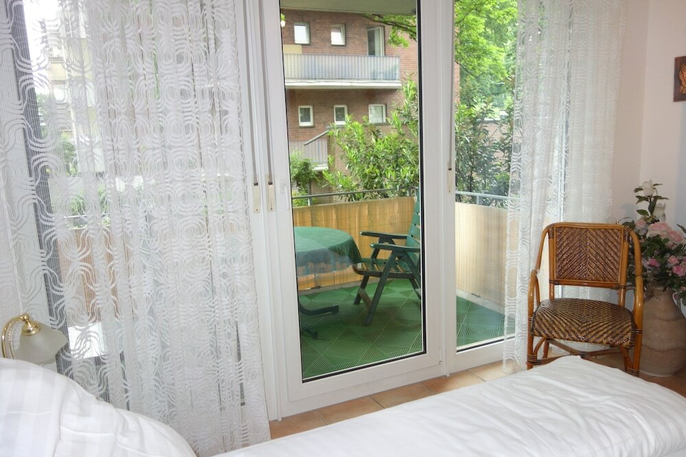 Фото Tolstov-Hotels Big 2 Room Roßstrasse Apartment