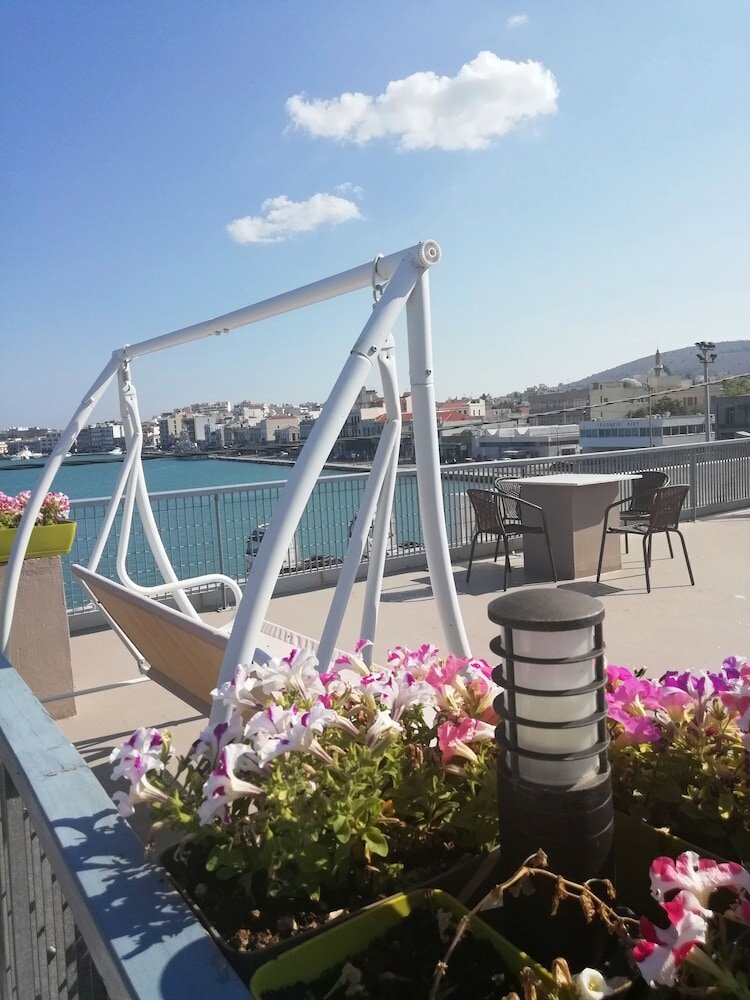 Фото Mastic Point Studios