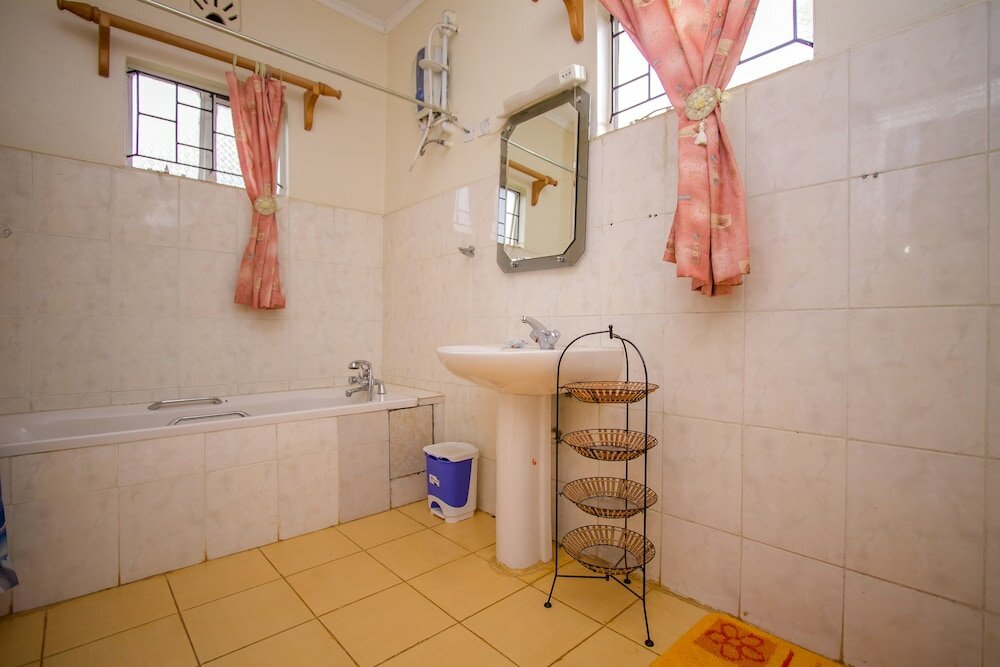 Фото Ivys Inn Guest House