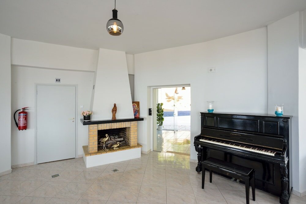 Фото Loucerna Suites Chania