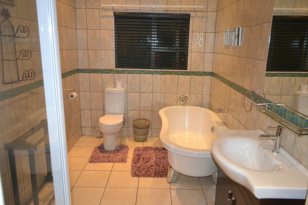 Фото Ikhanda Guesthouse