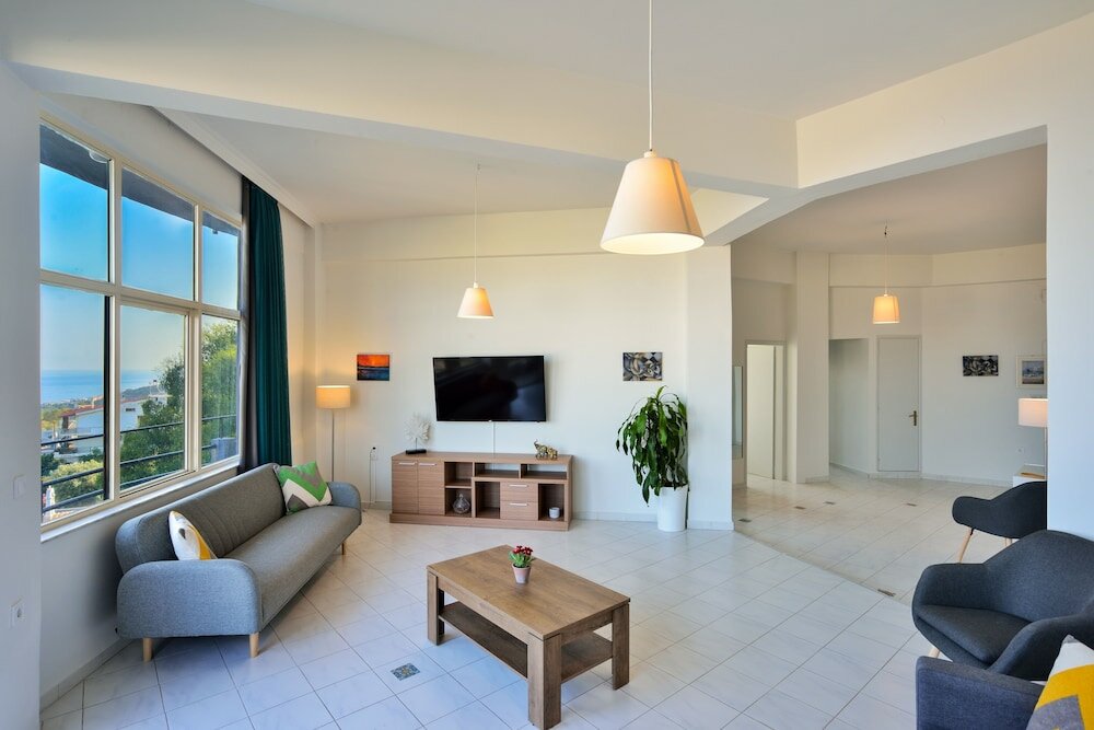 Фото Loucerna Suites Chania