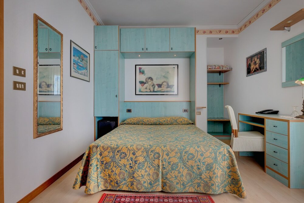 Фото Hotel Napoleon