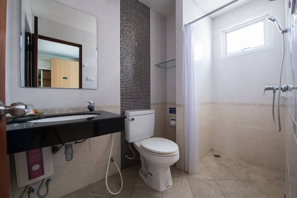 Фото Sea Breeze Residence