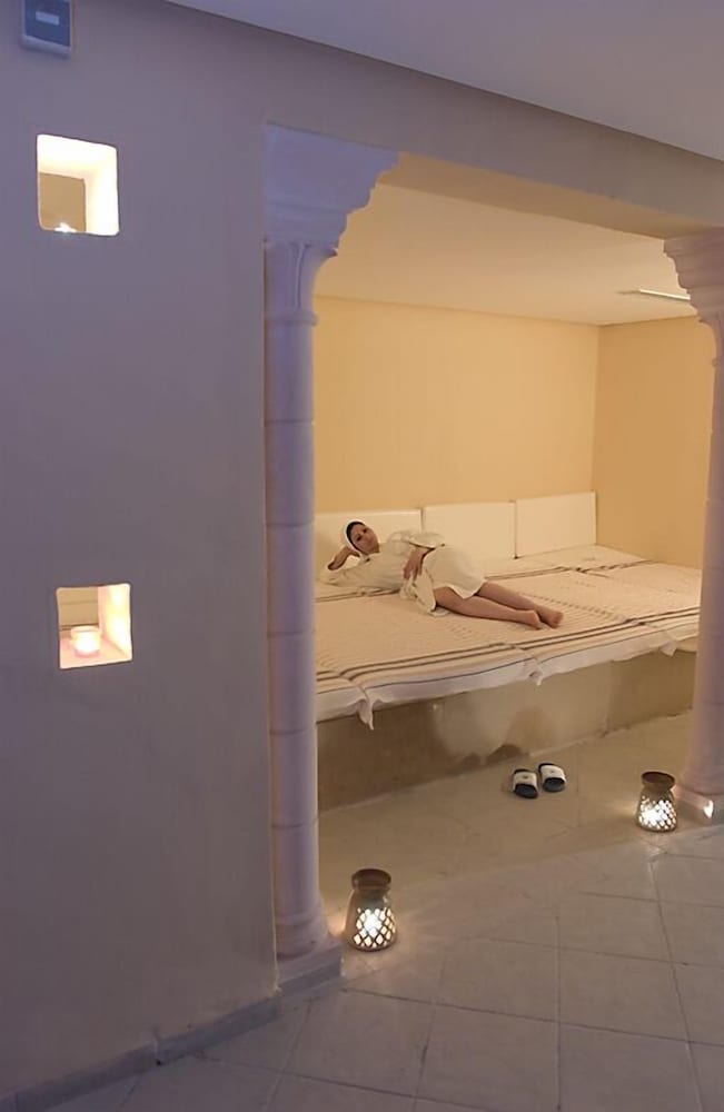 Фото Alhambra Thalasso Hotel