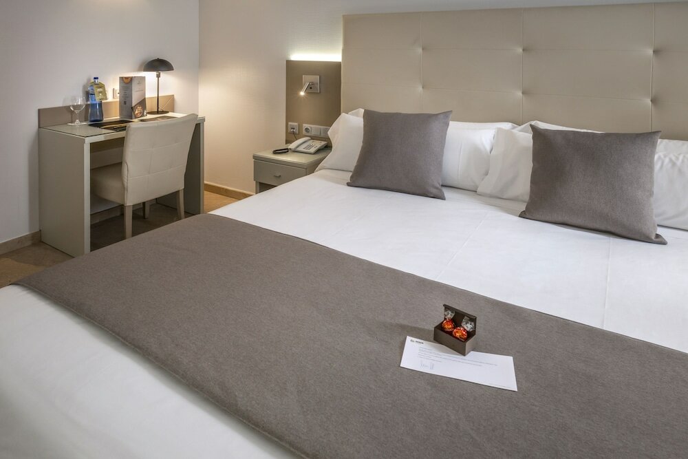 Фото Hotel SERHS Del Port