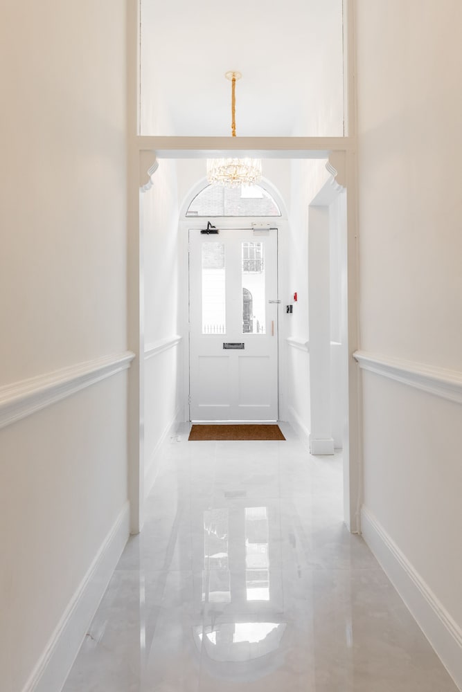 Фото Griffin House Hotel