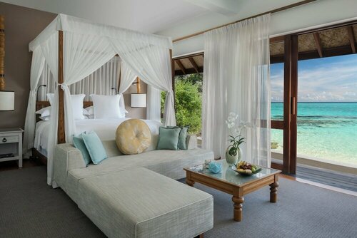 Гостиница Four Seasons Resort Maldives at Landaa Giraavaru