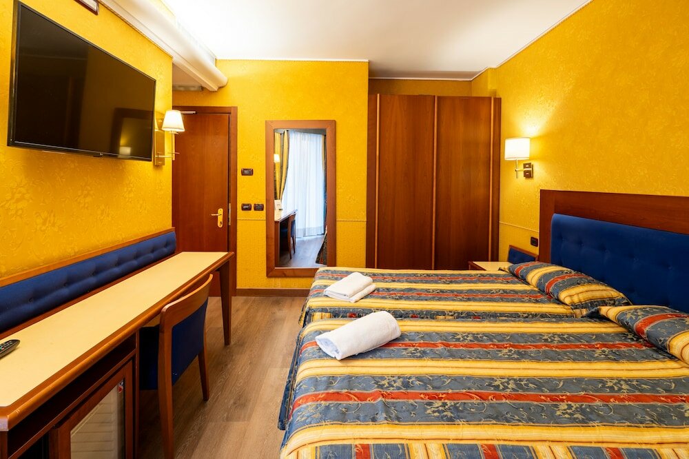 Фото Hotel Des Etrangers