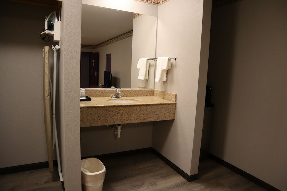 Фото Express Inn & Suites