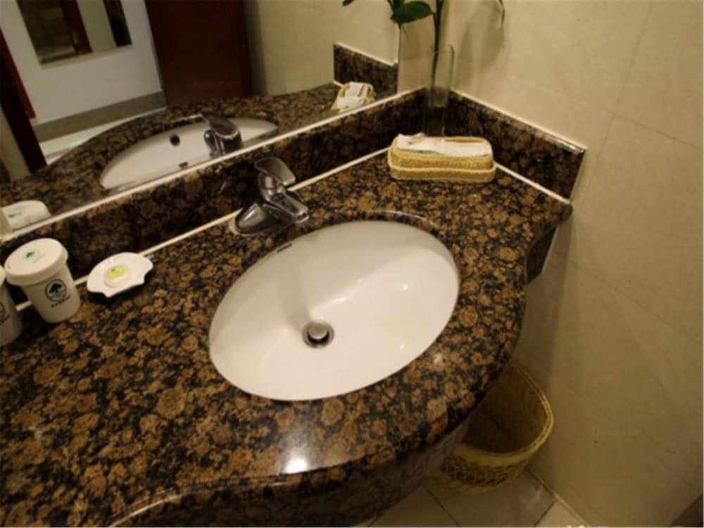 Фото Greentree Inn Jingan Xinzha Road