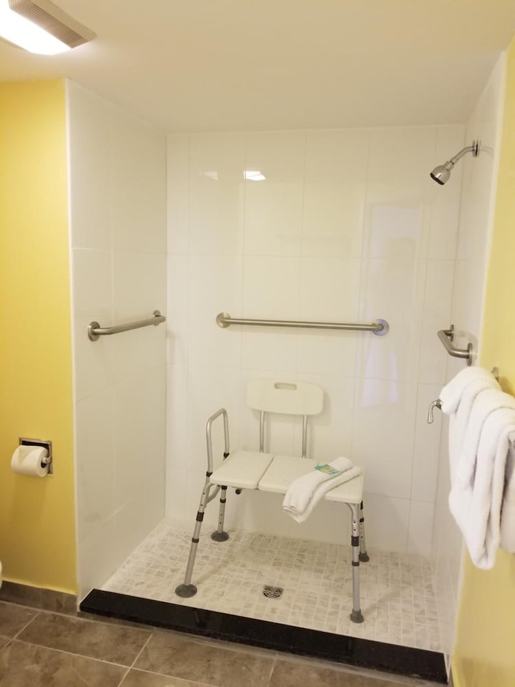 Фото Shining Light Inn & Suites