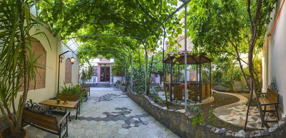 Фото Hotel Livin