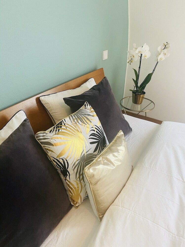 Фото Large Art Deco Flat 100m2 in City Center - Parking