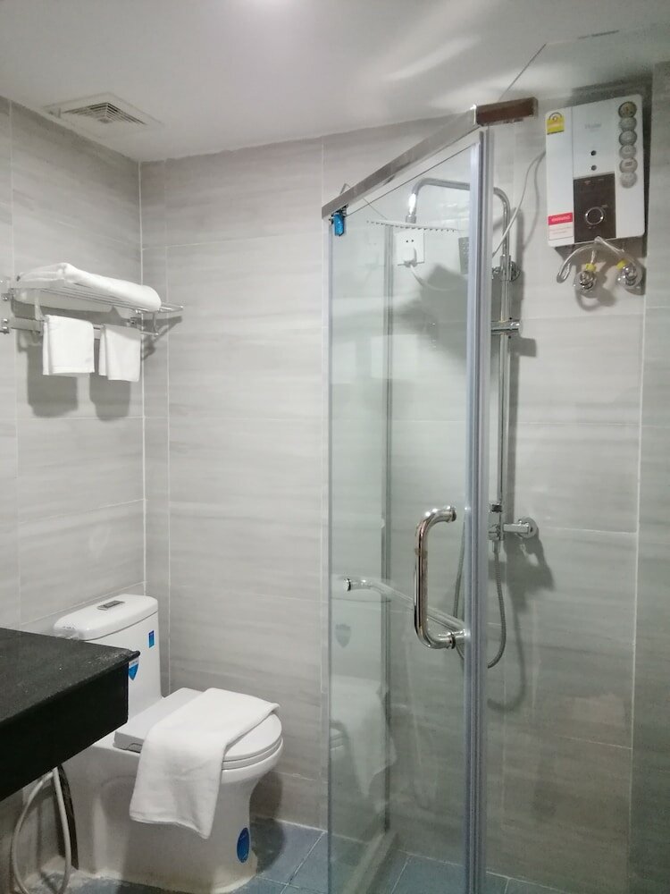 Фото Golden Bay Hotel