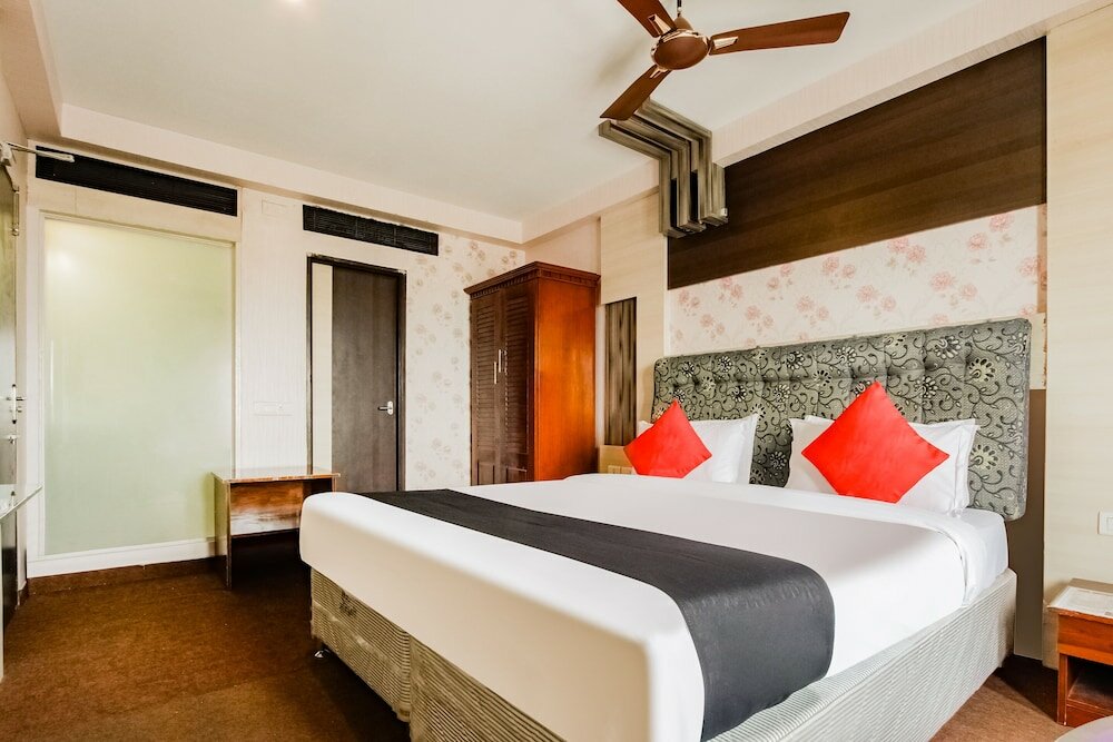 Фото Capital O 61144 Hotel Raj