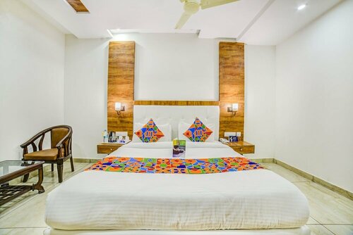 Гостиница FabHotel Three Palms