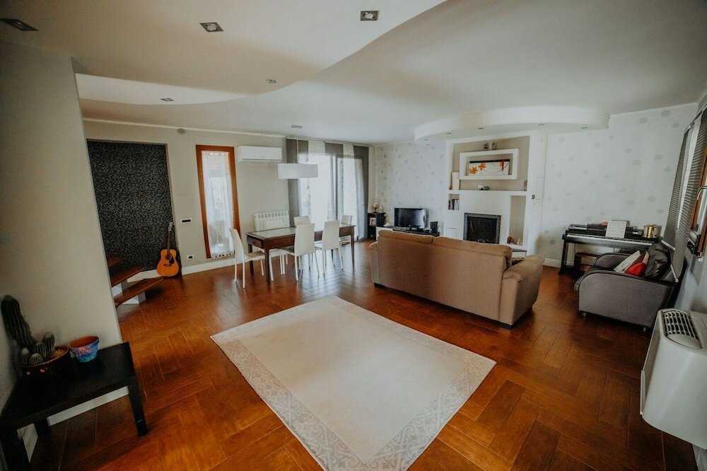 Фото Stone House